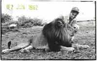 Dan Eldon with a Lion